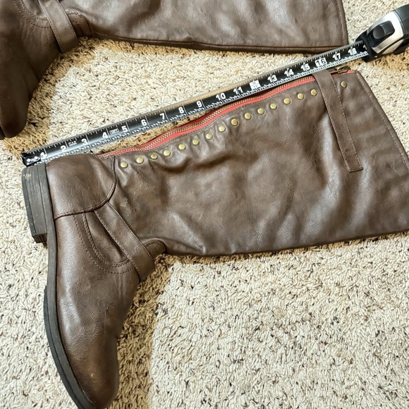 Journee Collection Sz 10 Brown Knee High Boots Red Zipper Brass Stud Faux Fur - Picture 13 of 16